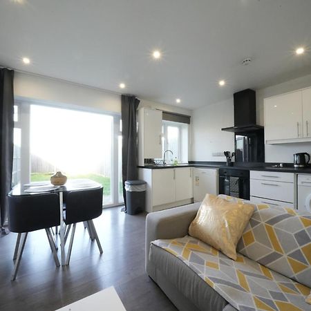 Hatton Apartments Heathrow Airport- Free Parking-Free Underground To And From Heathrow Airport Hatton Cross See Picture-See London Fast Hatton Cross To Central London 30Min Екстер'єр фото
