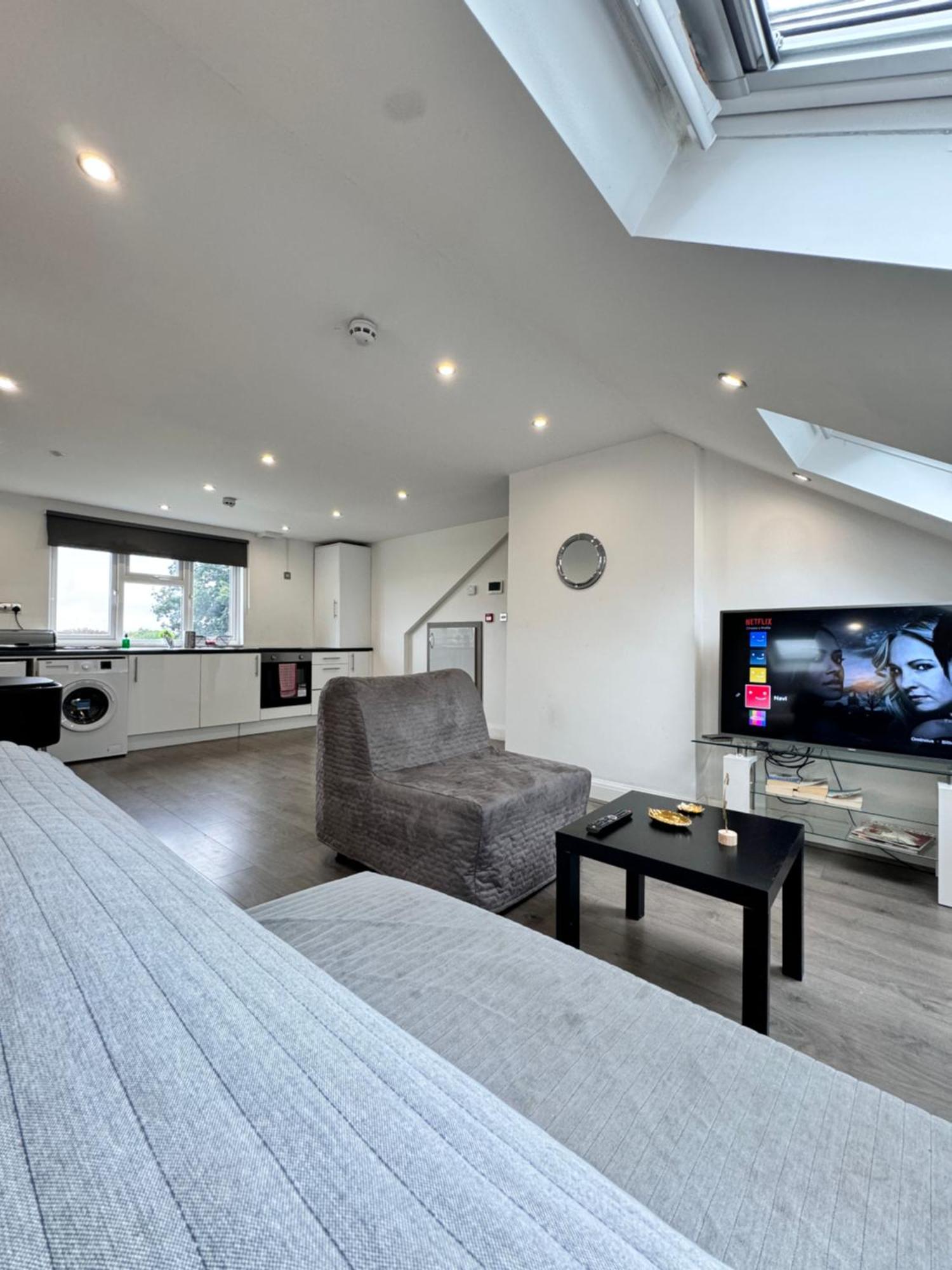 Hatton Apartments Heathrow Airport- Free Parking-Free Underground To And From Heathrow Airport Hatton Cross See Picture-See London Fast Hatton Cross To Central London 30Min Екстер'єр фото