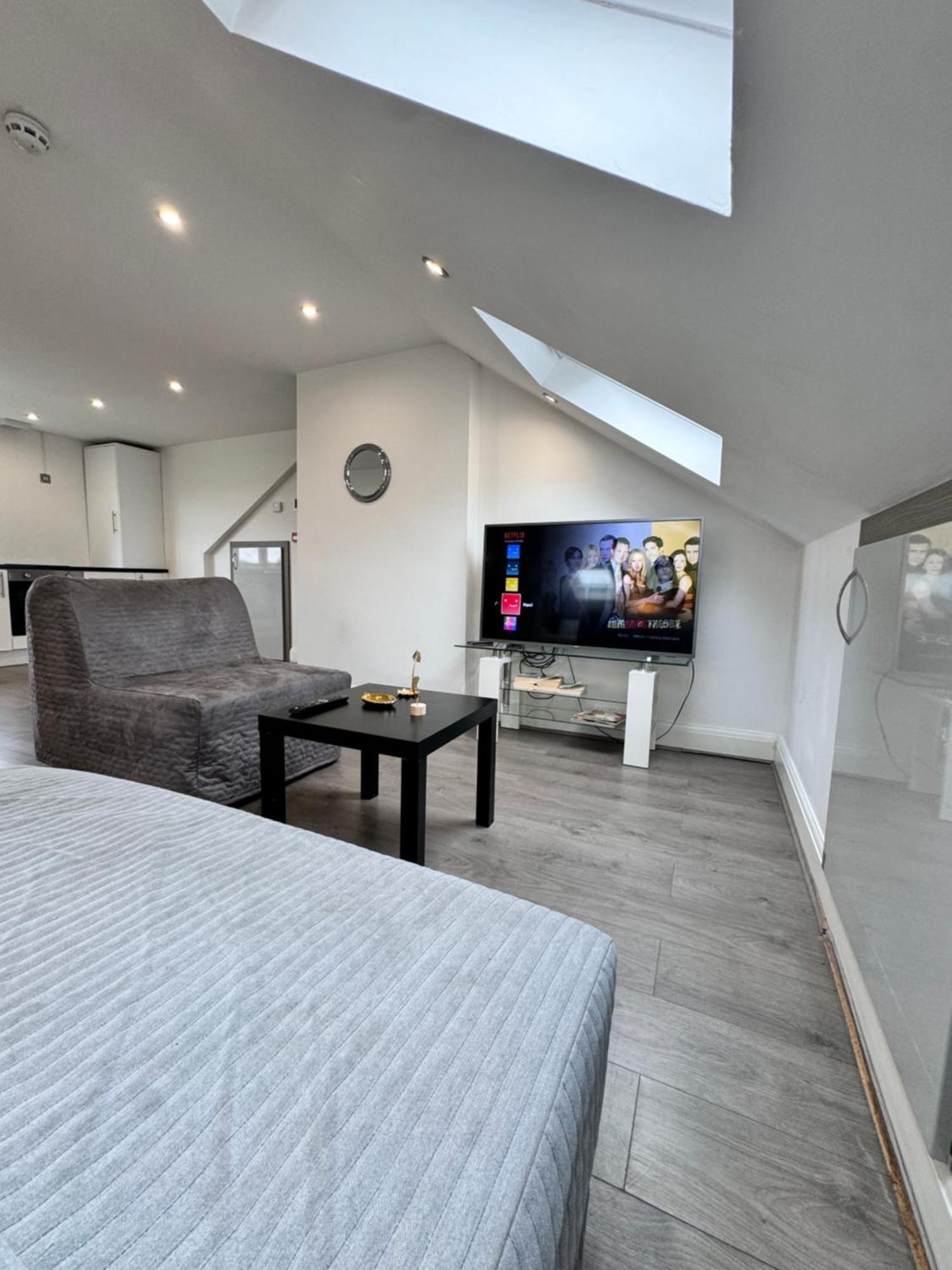 Hatton Apartments Heathrow Airport- Free Parking-Free Underground To And From Heathrow Airport Hatton Cross See Picture-See London Fast Hatton Cross To Central London 30Min Екстер'єр фото