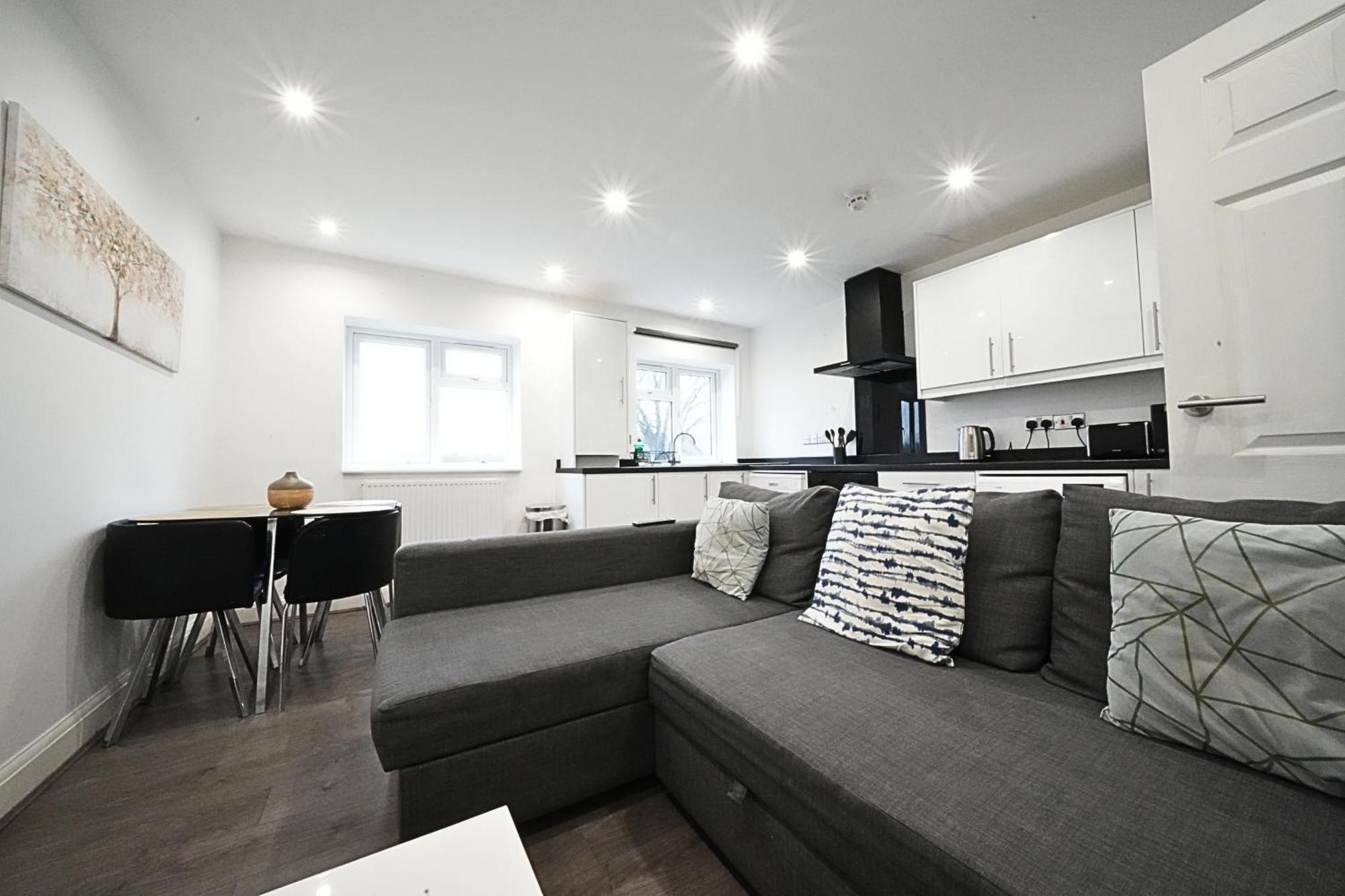 Hatton Apartments Heathrow Airport- Free Parking-Free Underground To And From Heathrow Airport Hatton Cross See Picture-See London Fast Hatton Cross To Central London 30Min Екстер'єр фото
