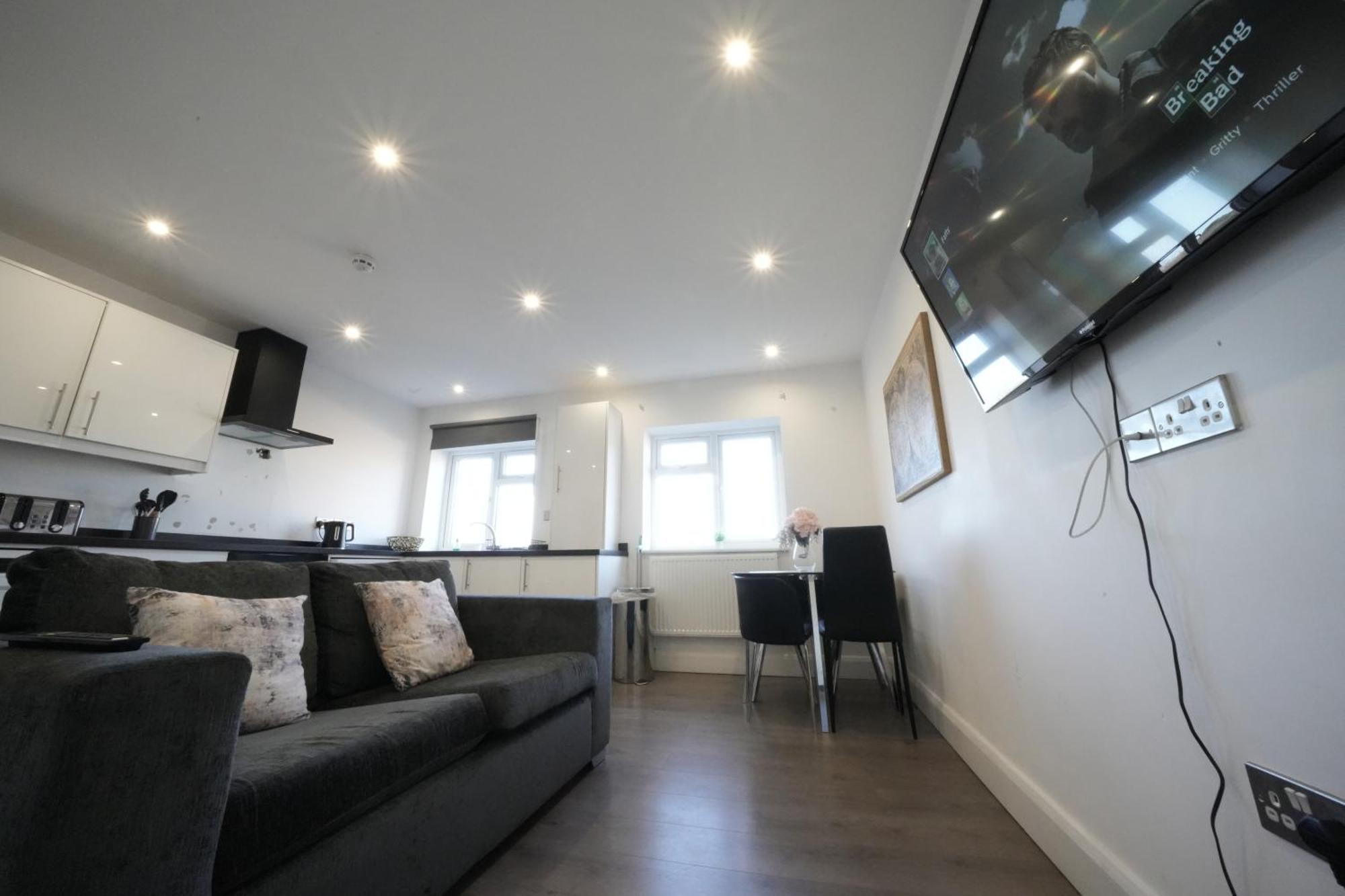 Hatton Apartments Heathrow Airport- Free Parking-Free Underground To And From Heathrow Airport Hatton Cross See Picture-See London Fast Hatton Cross To Central London 30Min Екстер'єр фото