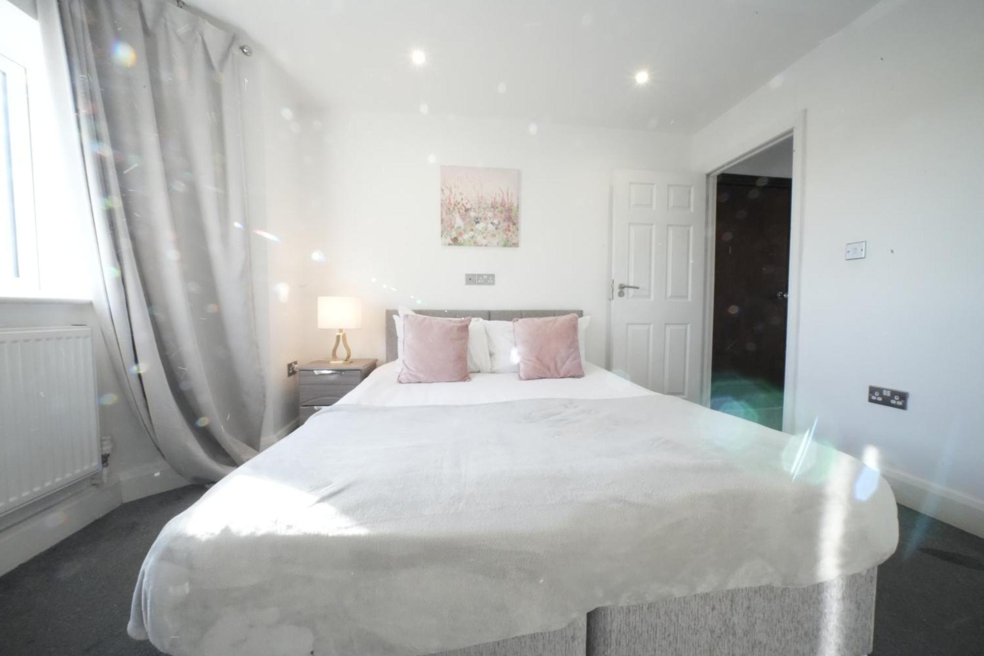 Hatton Apartments Heathrow Airport- Free Parking-Free Underground To And From Heathrow Airport Hatton Cross See Picture-See London Fast Hatton Cross To Central London 30Min Екстер'єр фото
