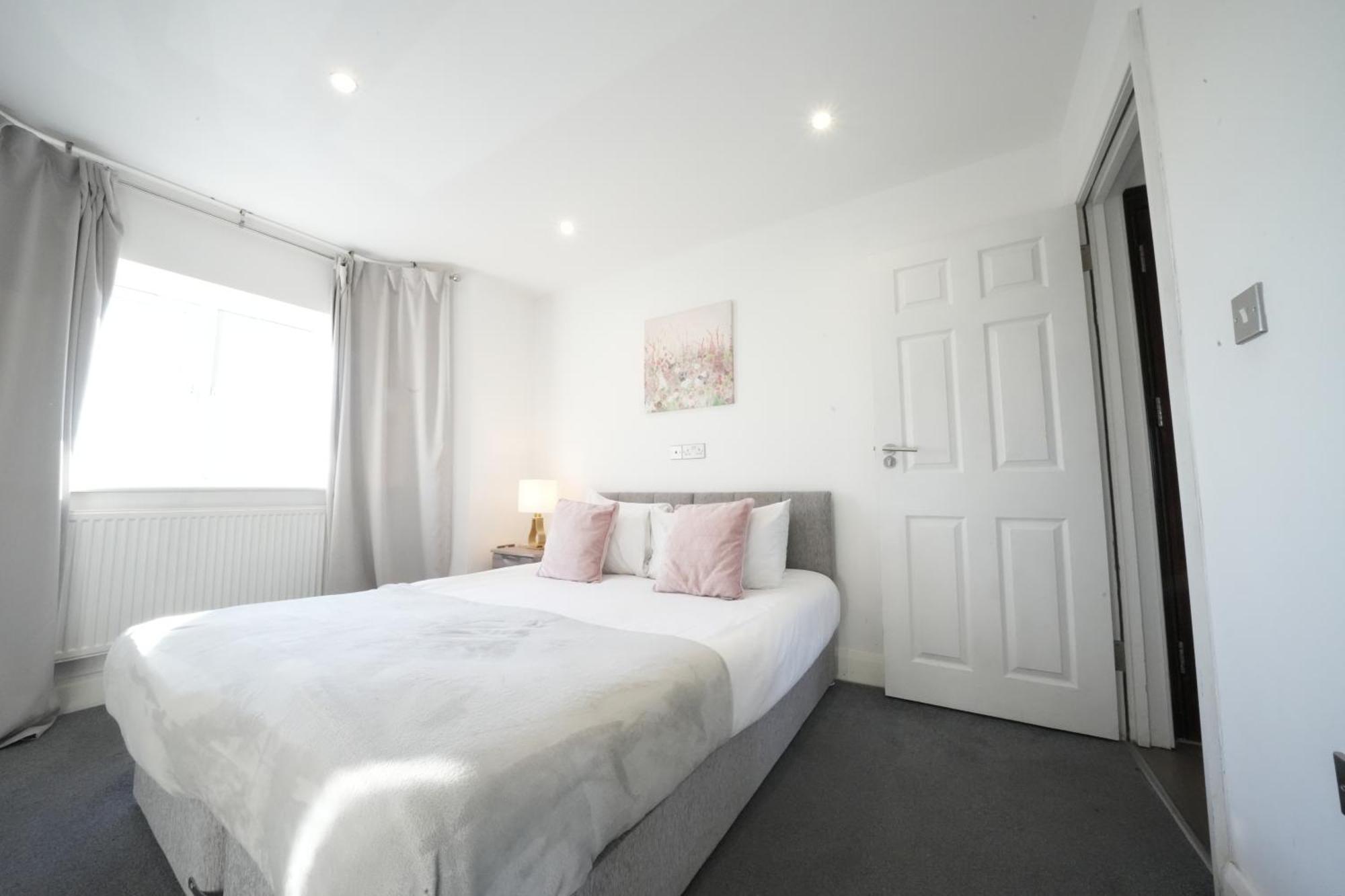 Hatton Apartments Heathrow Airport- Free Parking-Free Underground To And From Heathrow Airport Hatton Cross See Picture-See London Fast Hatton Cross To Central London 30Min Екстер'єр фото