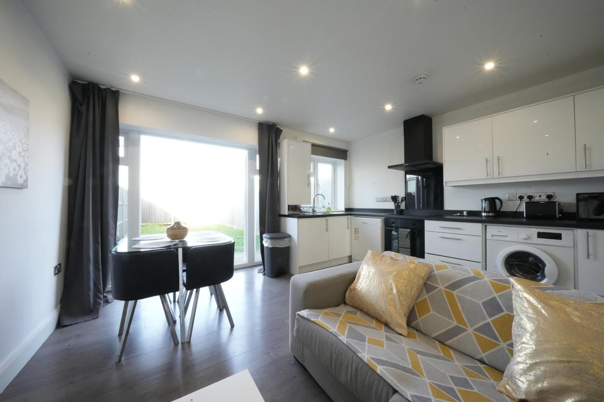 Hatton Apartments Heathrow Airport- Free Parking-Free Underground To And From Heathrow Airport Hatton Cross See Picture-See London Fast Hatton Cross To Central London 30Min Екстер'єр фото