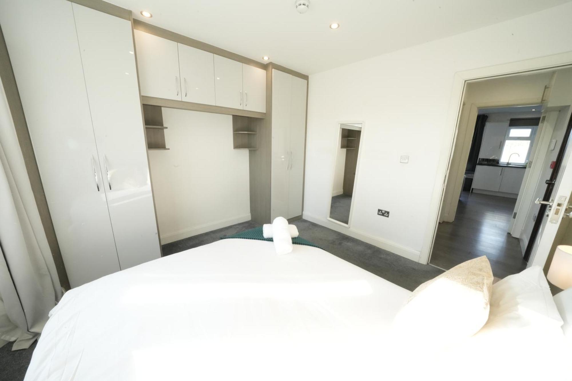 Hatton Apartments Heathrow Airport- Free Parking-Free Underground To And From Heathrow Airport Hatton Cross See Picture-See London Fast Hatton Cross To Central London 30Min Екстер'єр фото