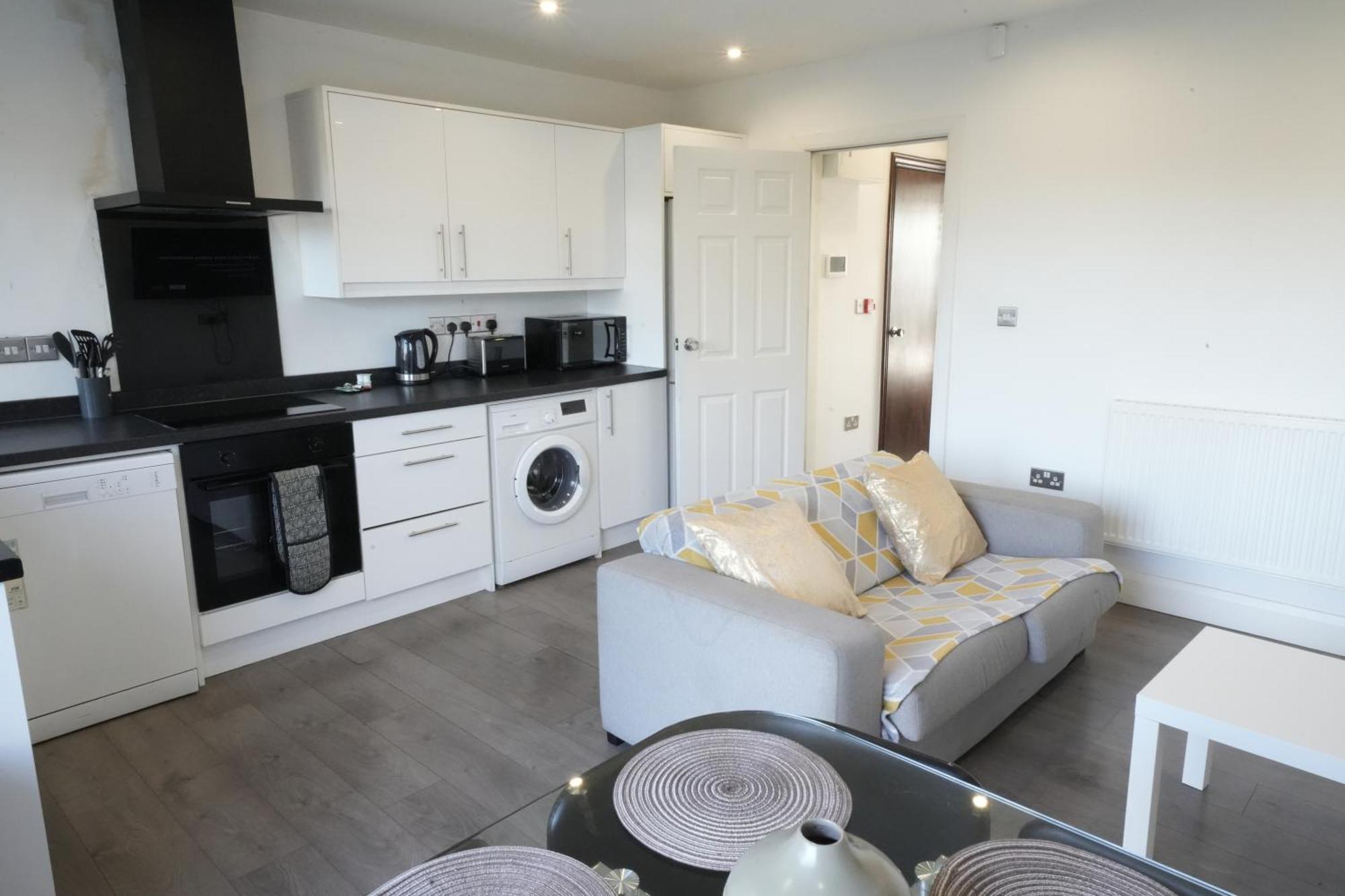 Hatton Apartments Heathrow Airport- Free Parking-Free Underground To And From Heathrow Airport Hatton Cross See Picture-See London Fast Hatton Cross To Central London 30Min Екстер'єр фото