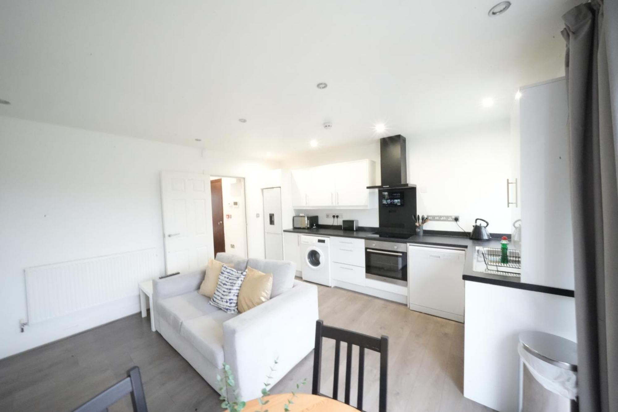 Hatton Apartments Heathrow Airport- Free Parking-Free Underground To And From Heathrow Airport Hatton Cross See Picture-See London Fast Hatton Cross To Central London 30Min Екстер'єр фото