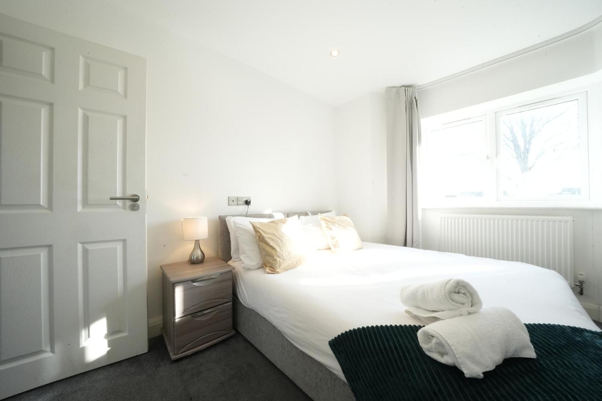 Hatton Apartments Heathrow Airport- Free Parking-Free Underground To And From Heathrow Airport Hatton Cross See Picture-See London Fast Hatton Cross To Central London 30Min Екстер'єр фото