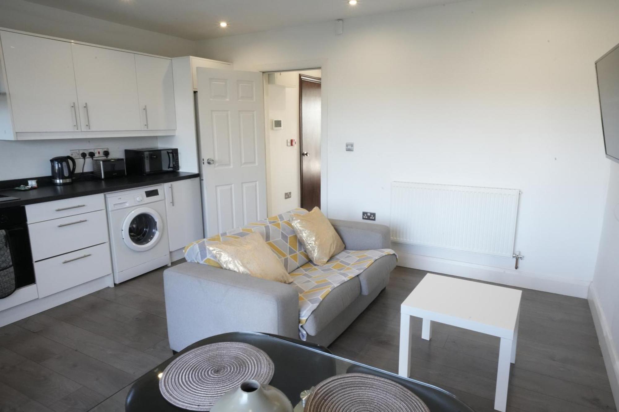 Hatton Apartments Heathrow Airport- Free Parking-Free Underground To And From Heathrow Airport Hatton Cross See Picture-See London Fast Hatton Cross To Central London 30Min Екстер'єр фото
