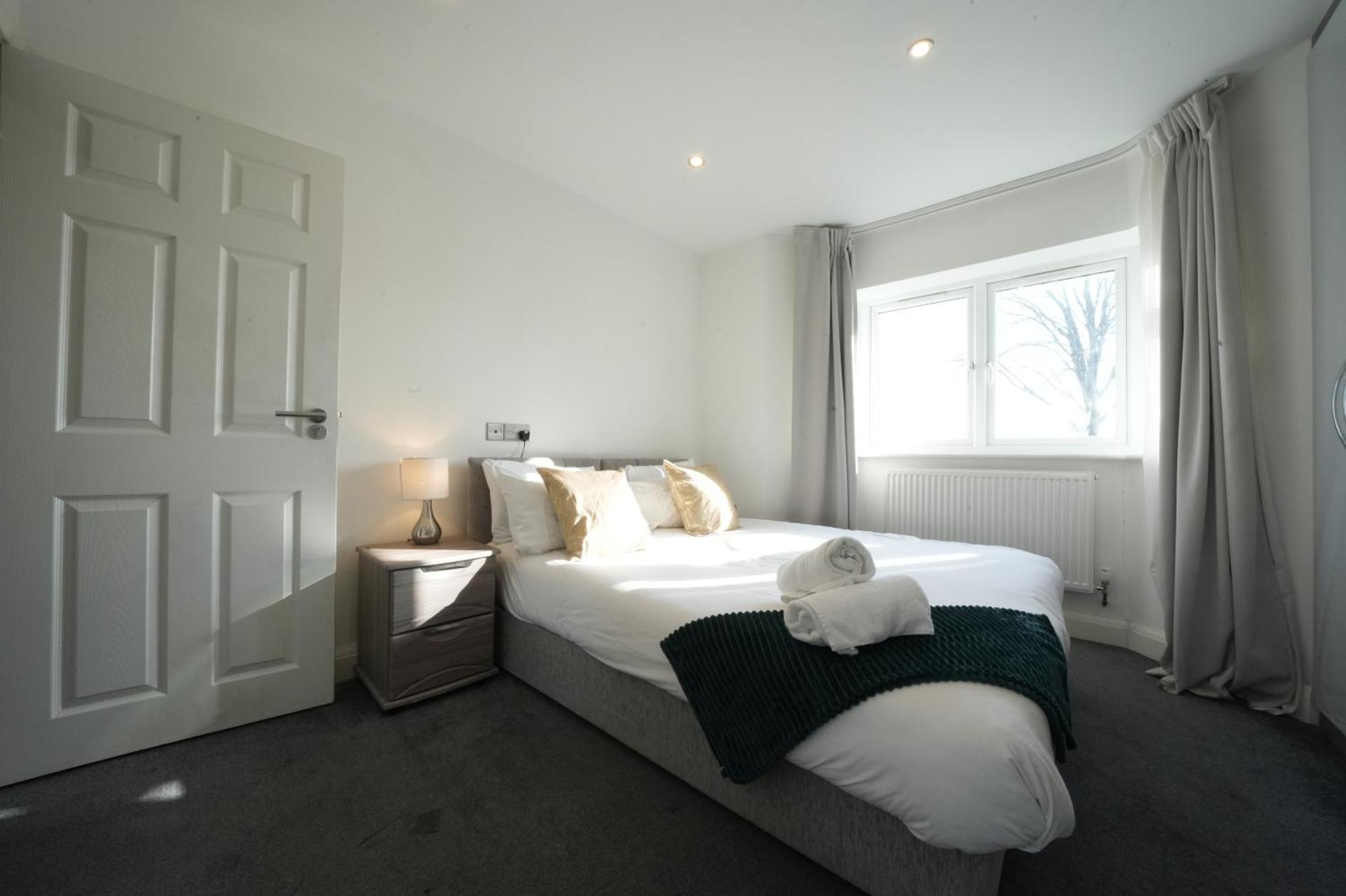 Hatton Apartments Heathrow Airport- Free Parking-Free Underground To And From Heathrow Airport Hatton Cross See Picture-See London Fast Hatton Cross To Central London 30Min Екстер'єр фото