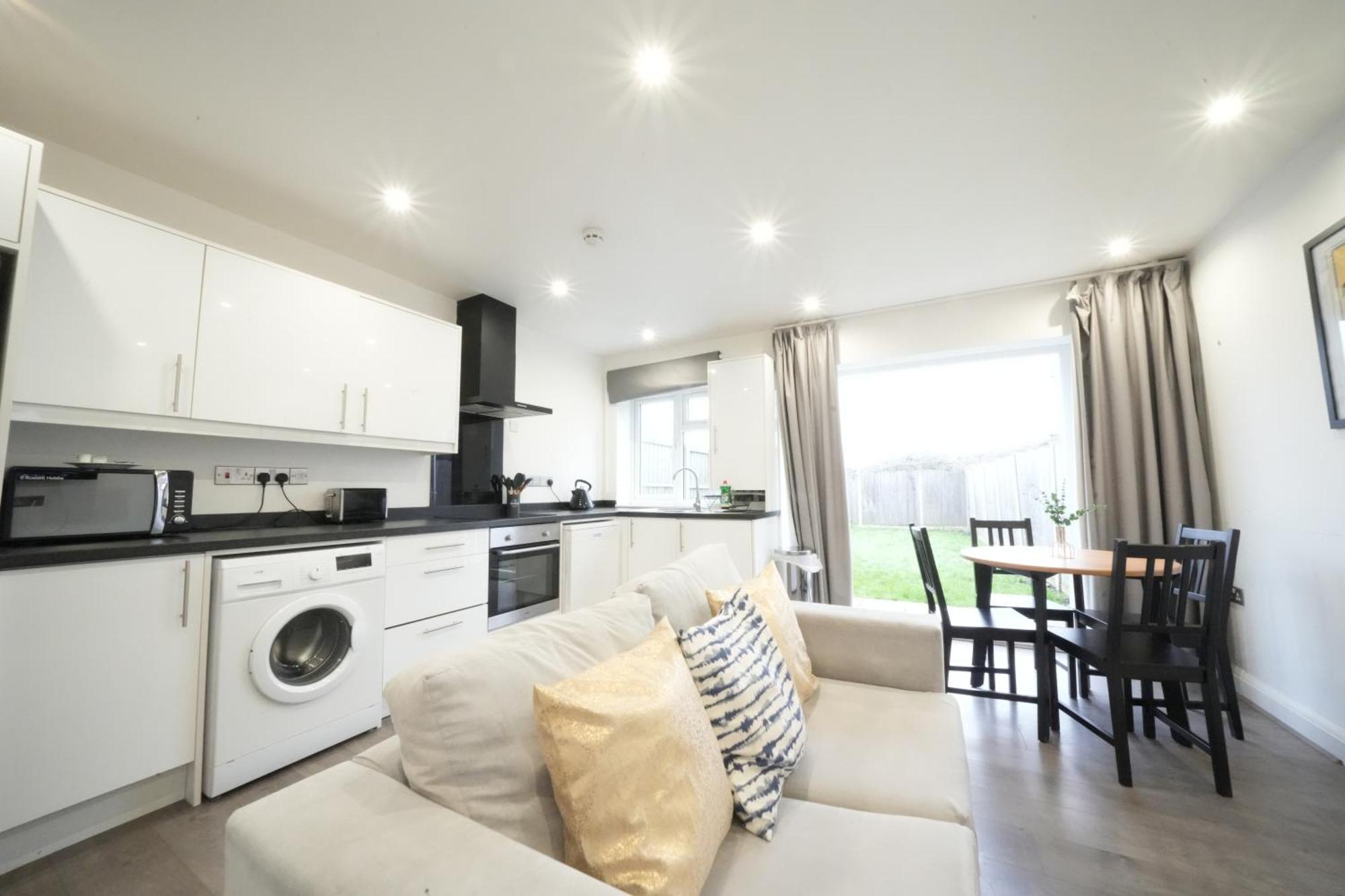 Hatton Apartments Heathrow Airport- Free Parking-Free Underground To And From Heathrow Airport Hatton Cross See Picture-See London Fast Hatton Cross To Central London 30Min Екстер'єр фото