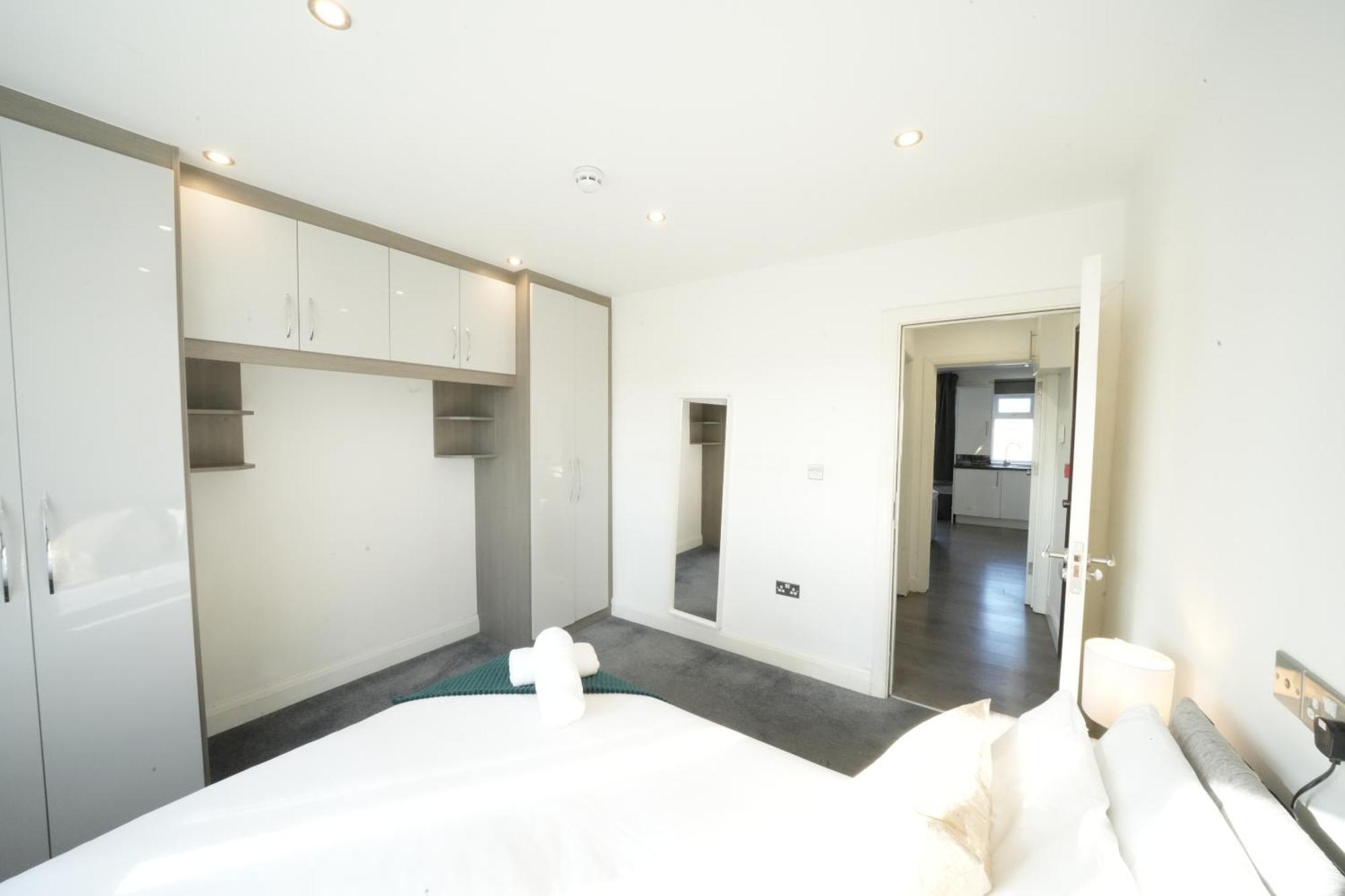 Hatton Apartments Heathrow Airport- Free Parking-Free Underground To And From Heathrow Airport Hatton Cross See Picture-See London Fast Hatton Cross To Central London 30Min Екстер'єр фото