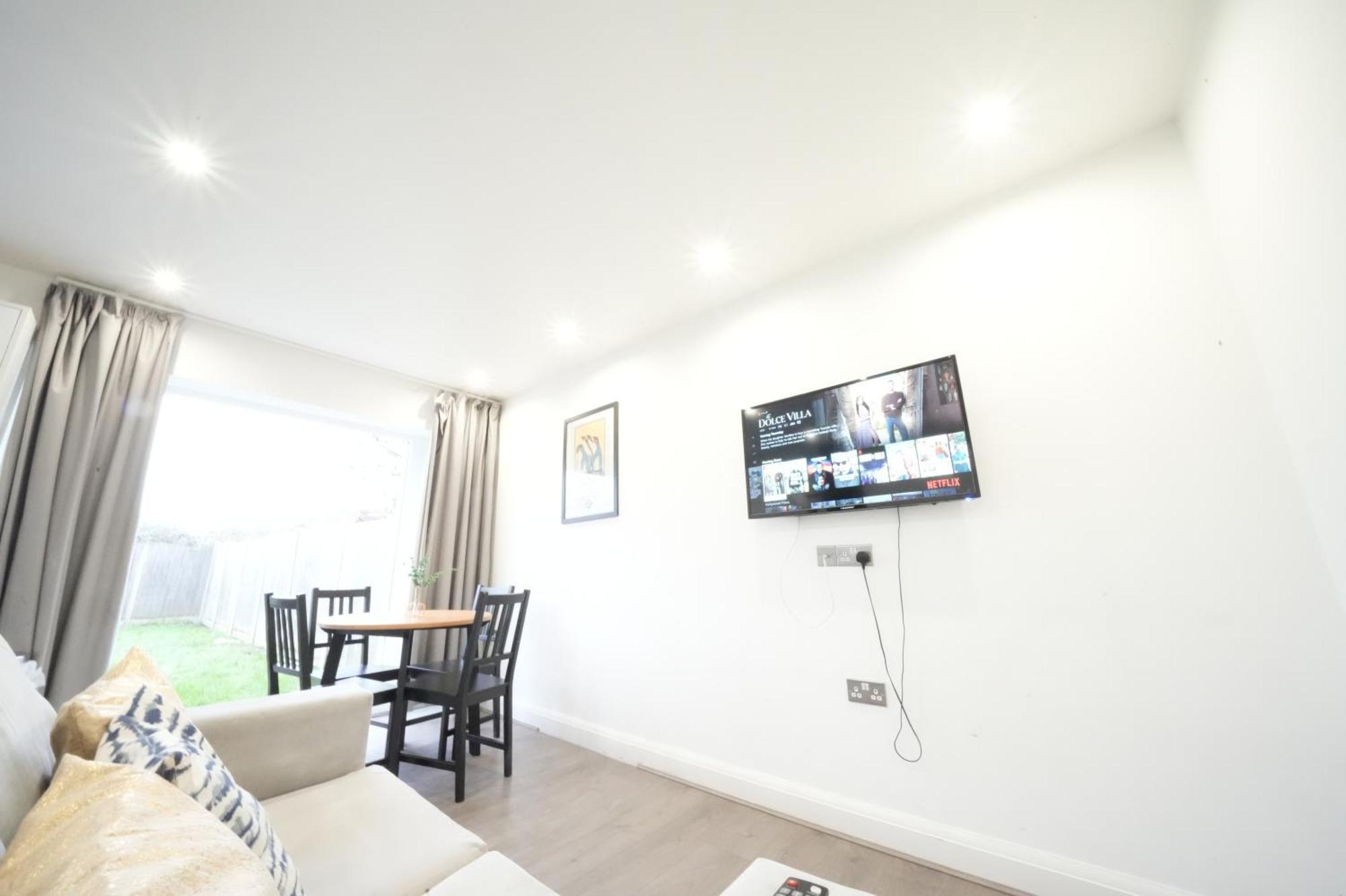 Hatton Apartments Heathrow Airport- Free Parking-Free Underground To And From Heathrow Airport Hatton Cross See Picture-See London Fast Hatton Cross To Central London 30Min Екстер'єр фото