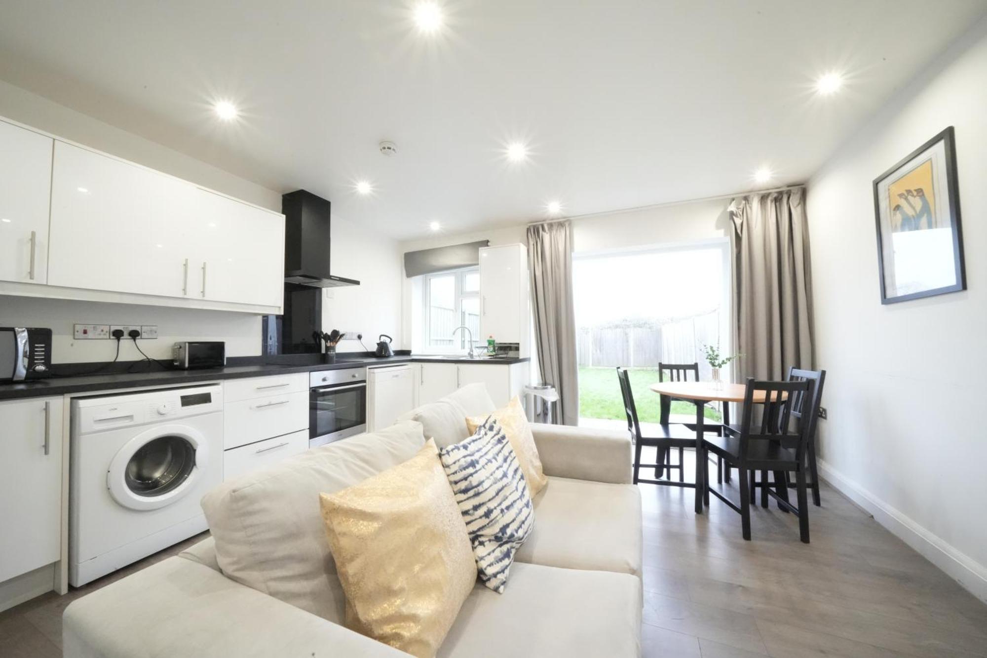 Hatton Apartments Heathrow Airport- Free Parking-Free Underground To And From Heathrow Airport Hatton Cross See Picture-See London Fast Hatton Cross To Central London 30Min Екстер'єр фото