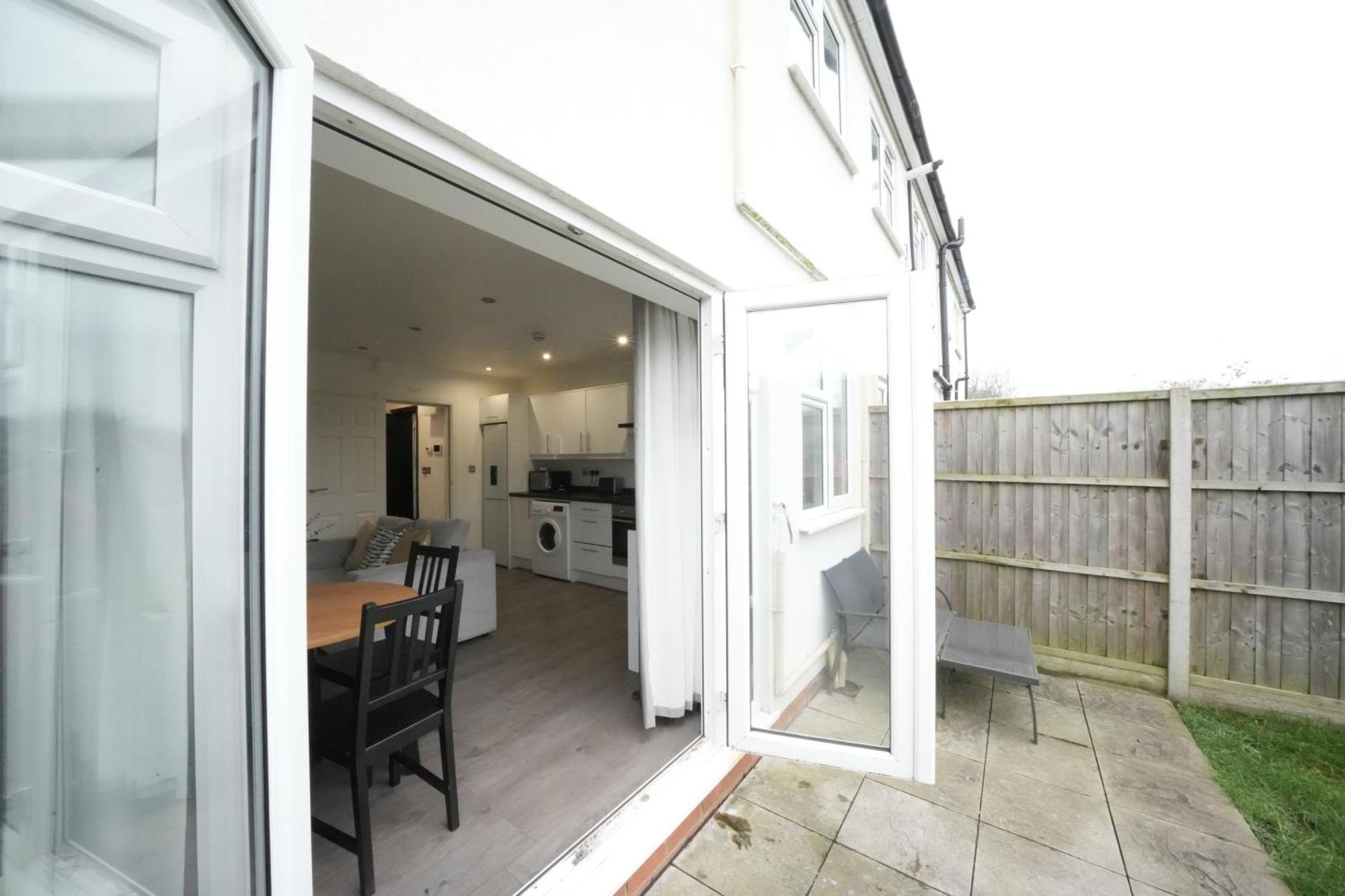 Hatton Apartments Heathrow Airport- Free Parking-Free Underground To And From Heathrow Airport Hatton Cross See Picture-See London Fast Hatton Cross To Central London 30Min Екстер'єр фото